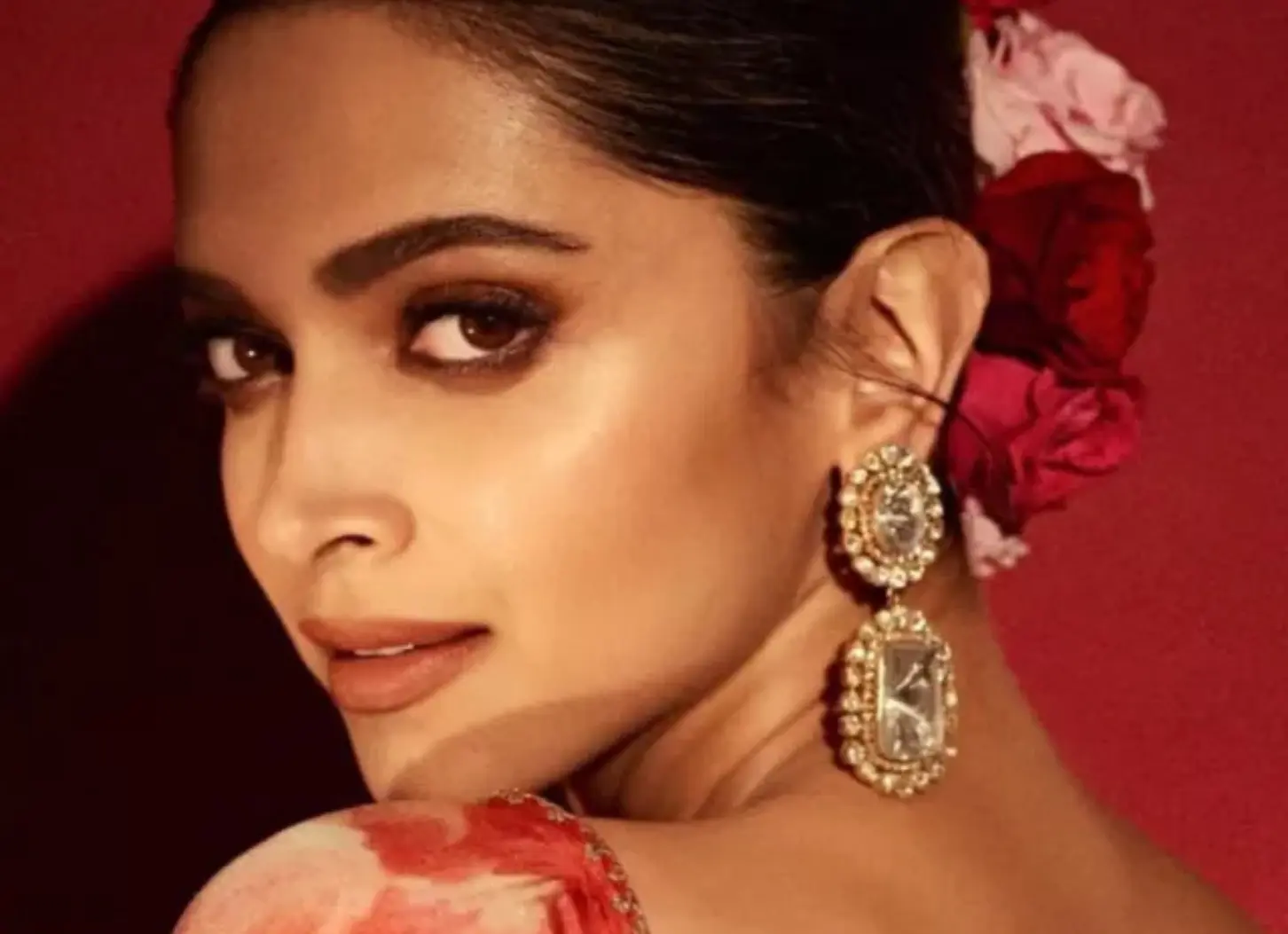 Earrings for red saree